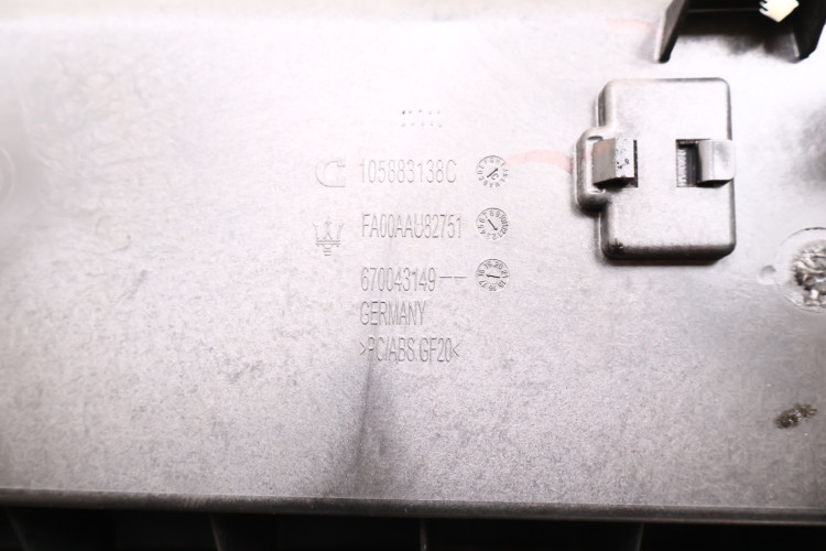 MASERATI LEVANTE SCHOWEK PASAŻERA 670043149