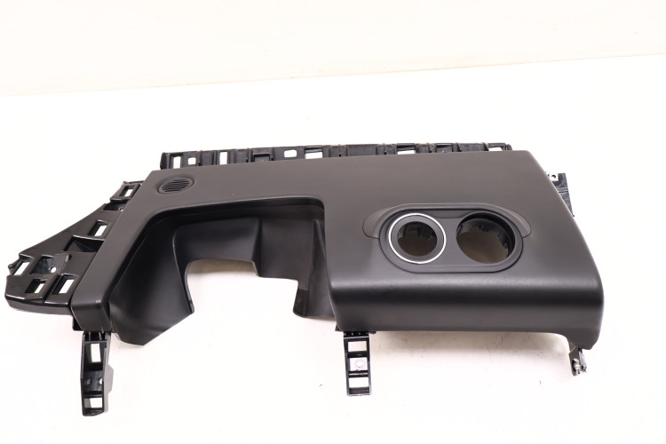 MASERATI LEVANTE OSŁONA KOLANOWA POD KIEROWNICE 670043350