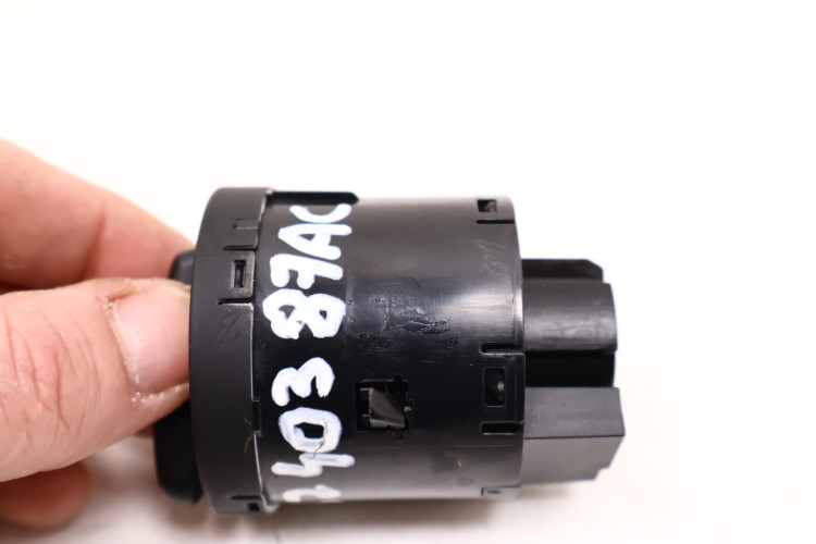 MASERATI LEVANTE PRZEŁĄCZNIK PANEL ŚWIATEŁ 68240387AC