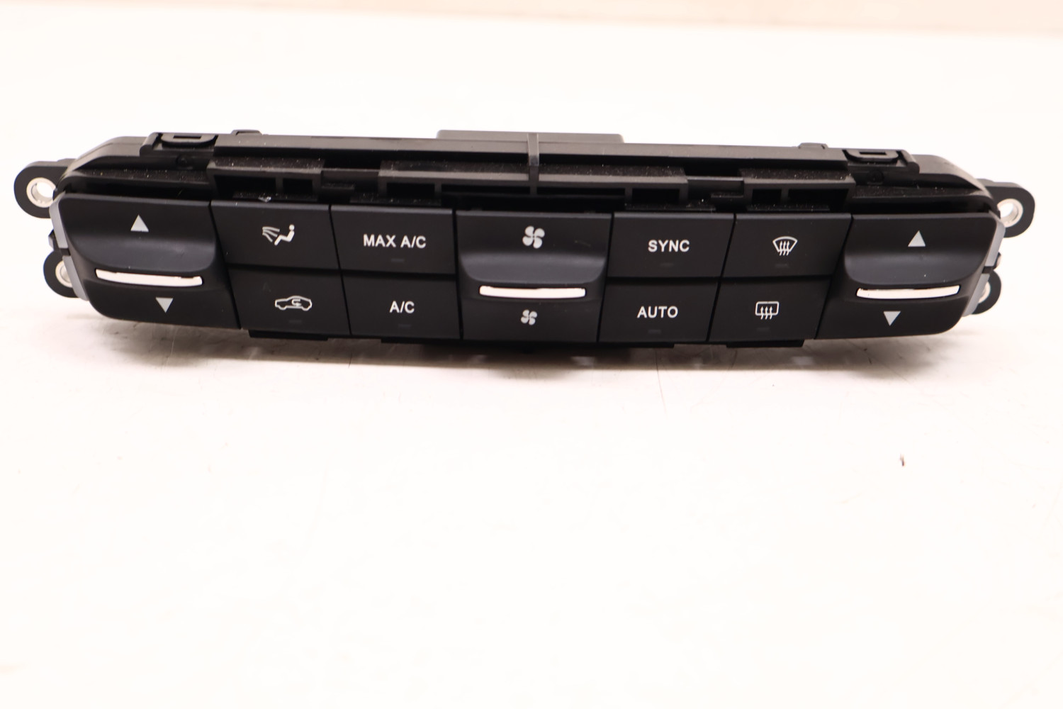 MASERATI LEVANTE PANEL KLIMATYZACJI