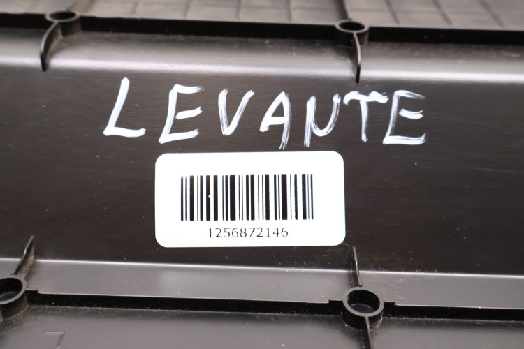 MASERATI LEVANTE MATA WYKŁADZINA SCHOWEK BAGAŻNIKA 670040700