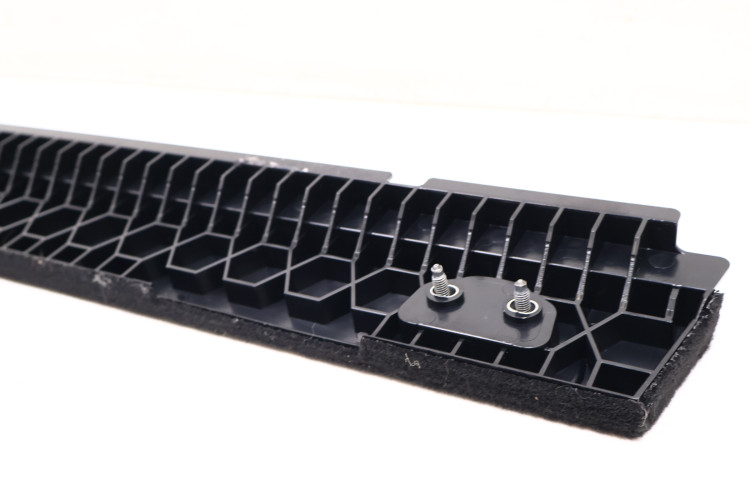 MASERATI LEVANTE WYKŁADZINA BAGAŻNIKA PRAWA