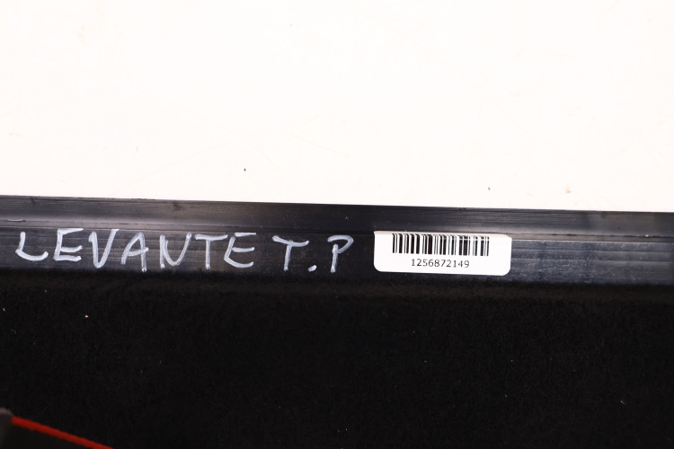 MASERATI LEVANTE WYKŁADZINA BAGAŻNIKA PRAWA