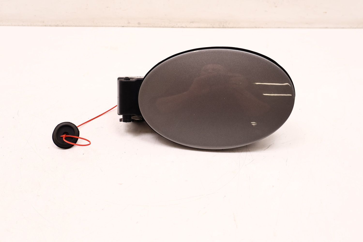 MASERATI LEVANTE KLAPKA WLEWU PALIWA 672