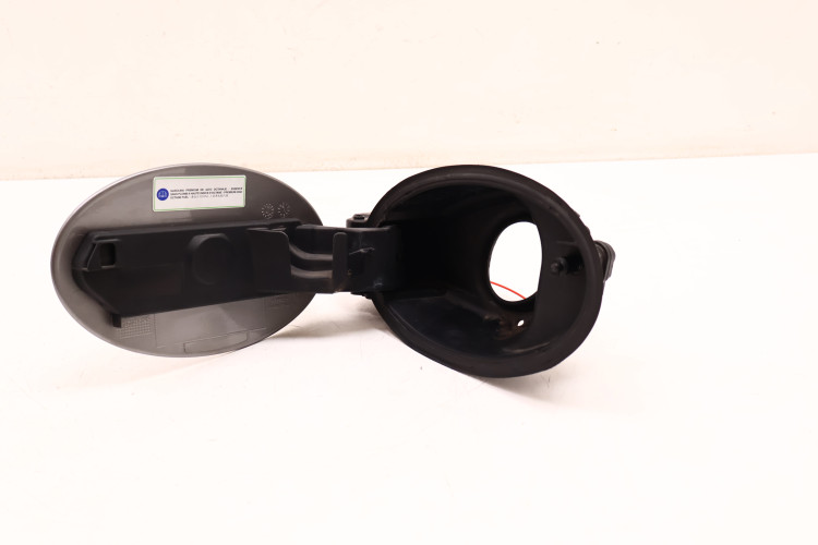 MASERATI LEVANTE KLAPKA WLEWU PALIWA 672