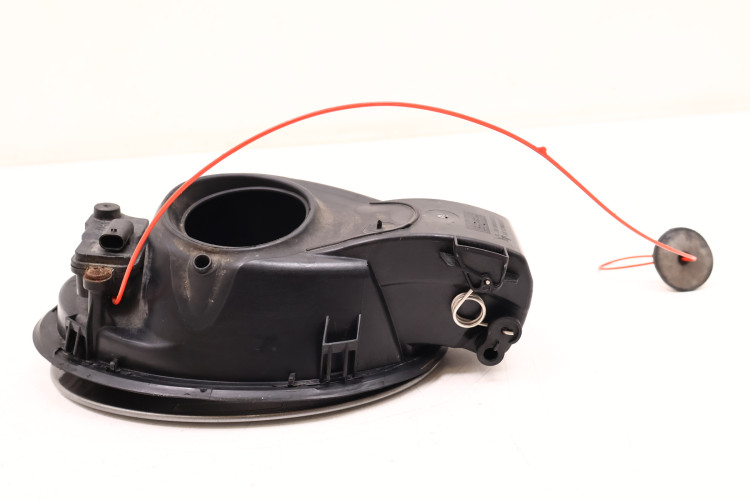 MASERATI LEVANTE KLAPKA WLEWU PALIWA 672