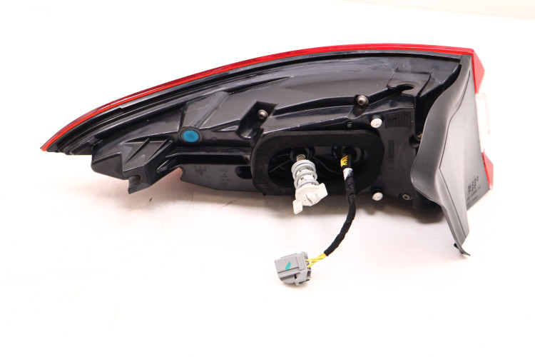 MASERATI LEVANTE LAMPA PRAWA TYŁ
