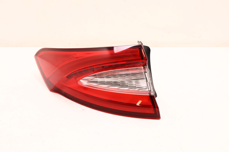 MASERATI LEVANTE LAMPA LEWA TYŁ