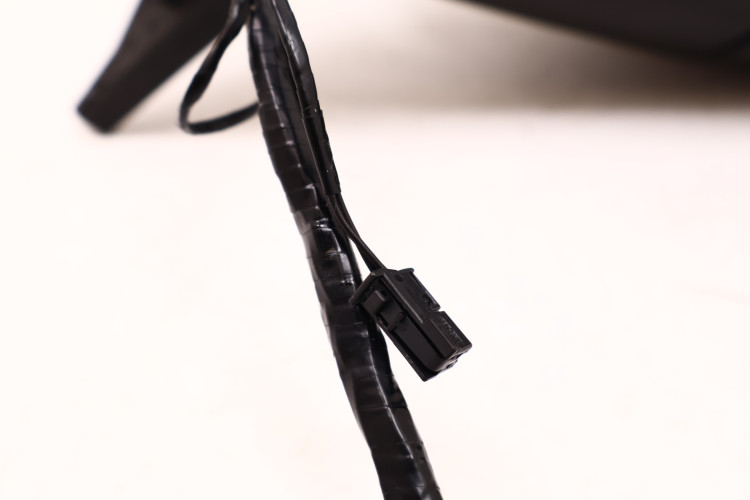 MASERATI LEVANTE LUSTERKO PRAWE 672 20 PIN