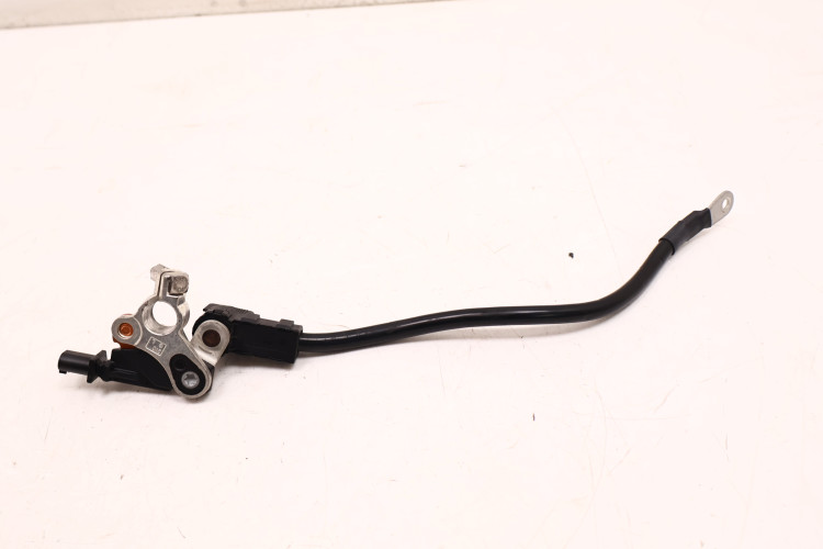 MASERATI LEVANTE KLEMA MINUSOWA 670038110