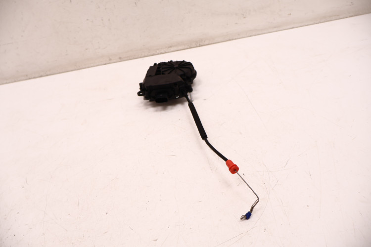 MASERATI LEVANTE DOCIĄG KLAPY BAGAŻNIKA