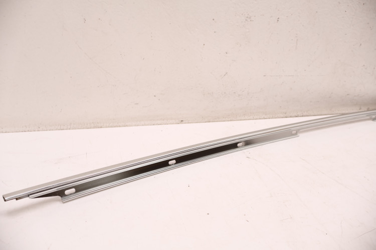 MASERATI LEVANTE LISTWA DACHOWA PRAWA