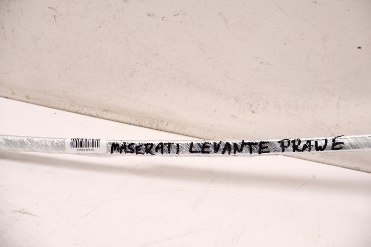 MASERATI LEVANTE LISTWA DACHOWA PRAWA