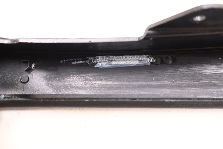 MASERATI LEVANTE LISTWA OSŁONA DEKOR DESKI 670042322