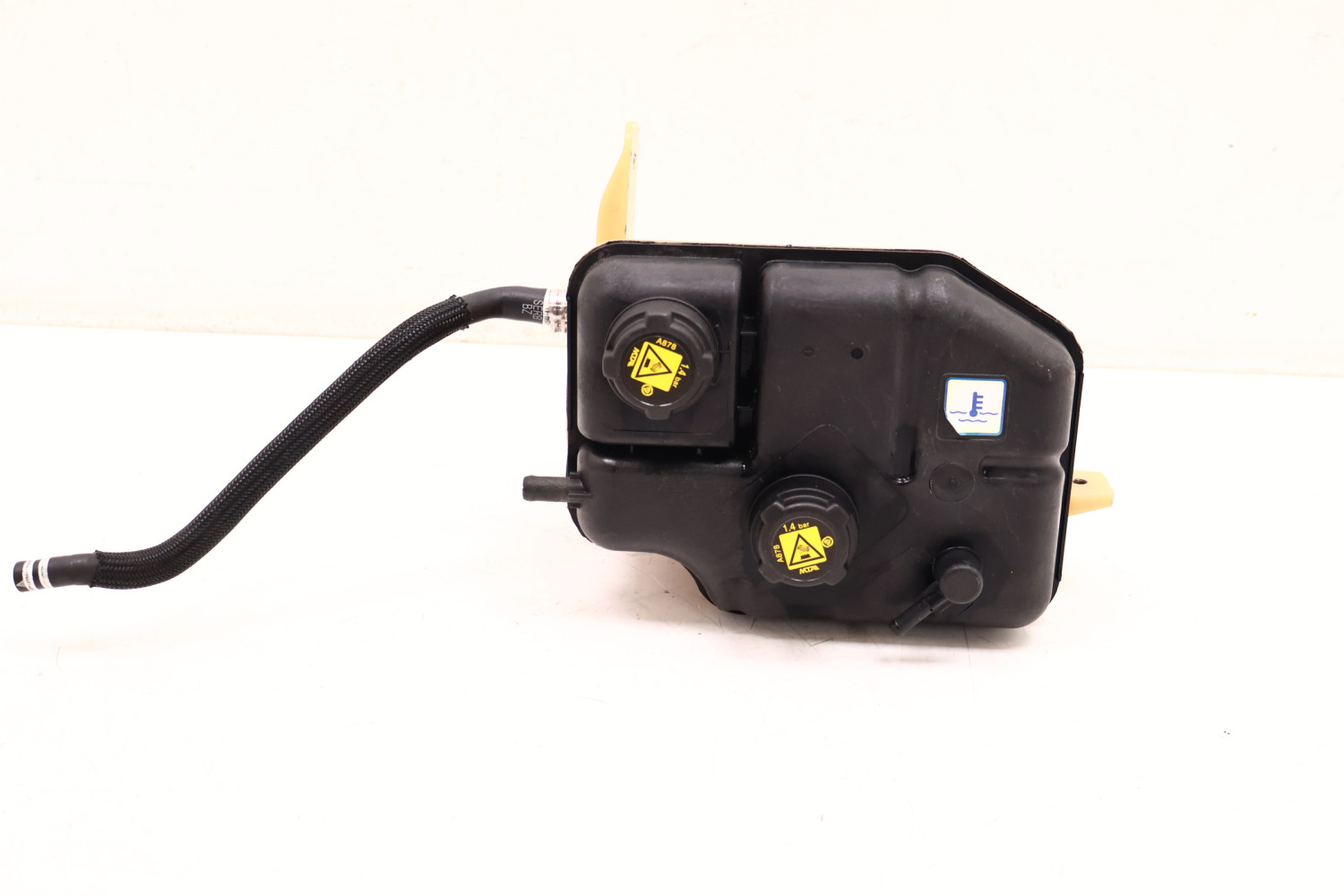 MASERATI LEVANTE 3.0 V6 ZBIORNIK WYRÓWNAWCZY