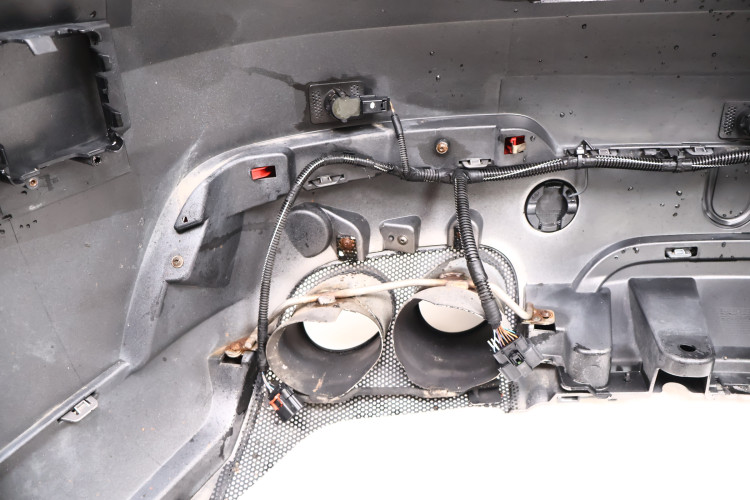 MASERATI LEVANTE ZDERZAK TYŁ 672