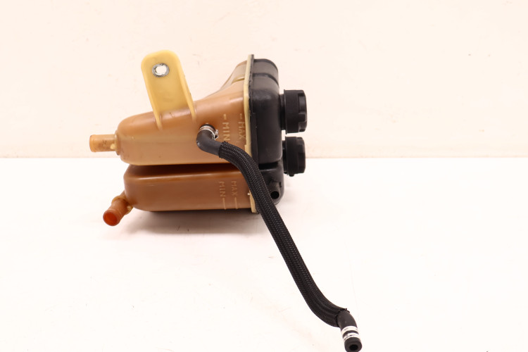 MASERATI LEVANTE 3.0 V6 ZBIORNIK WYRÓWNAWCZY