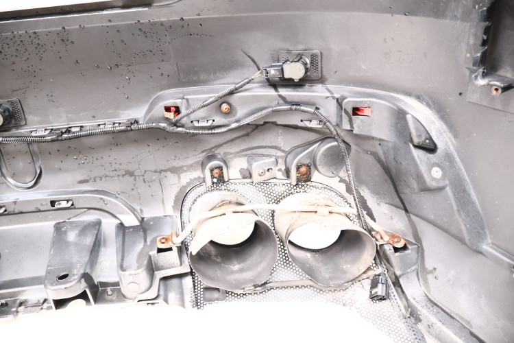 MASERATI LEVANTE ZDERZAK TYŁ 672