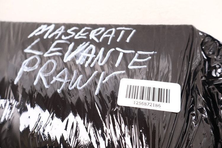 MASERATI LEVANTE LISTWA PROGOWA PRAWA 670040336