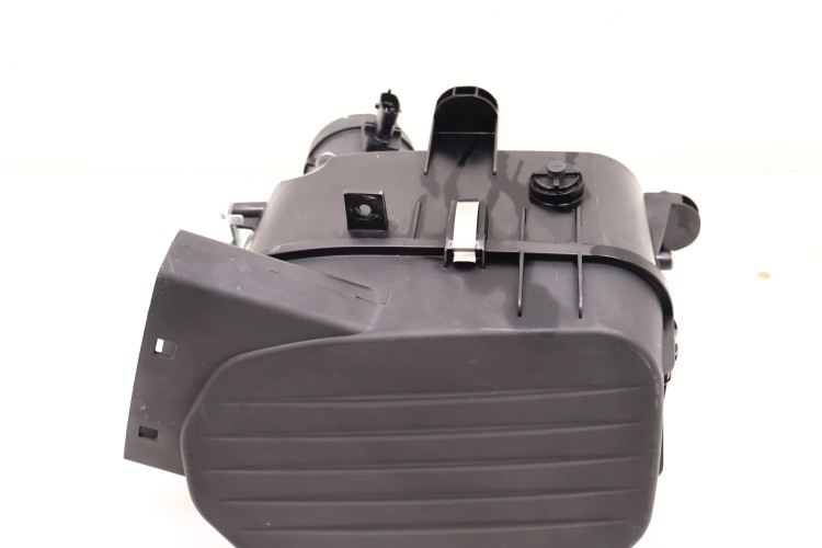 MASERATI LEVANTE 3.0 V6 OBUDOWA FILTRA POWIETRZA 72428344, 670101256, 280218281