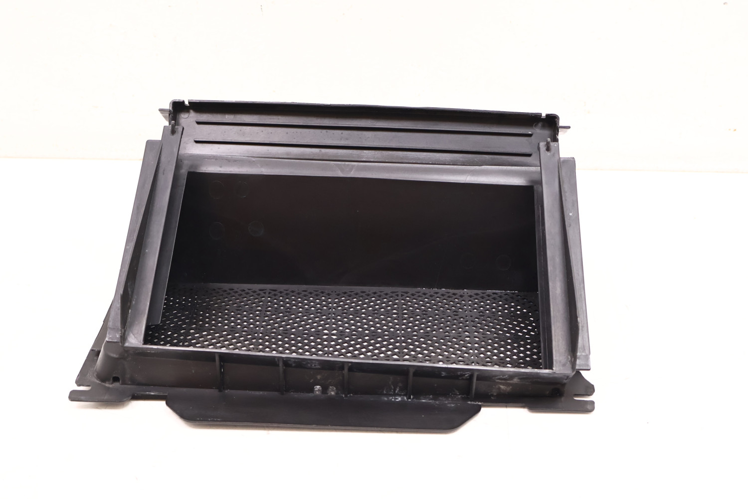 MASERATI LEVANTE 3.0 V6 OBUDOWA FILTRA PYŁKOWEGO 670004016 MASERATI LEVANTE 3.0 V6 OBUDOWA FILTRA PYŁKOWEGO 670004016