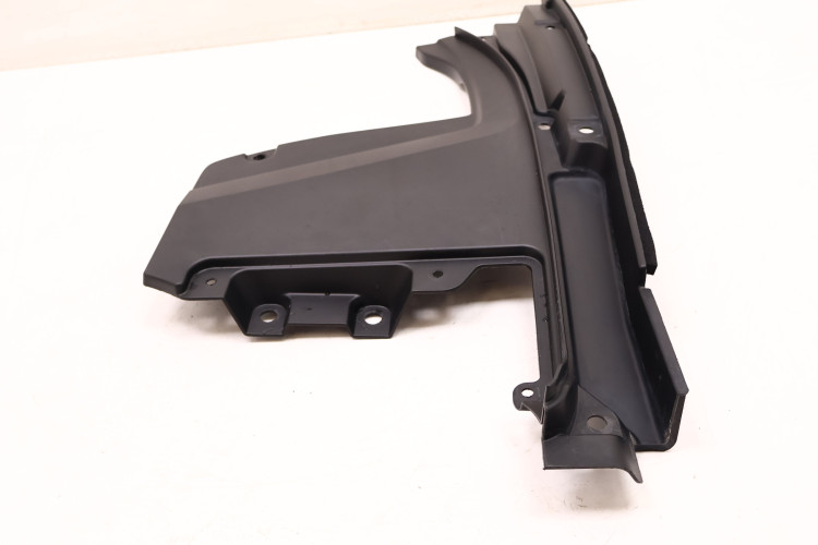 MASERATI LEVANTE 3.0 V6 OSŁONA PASA PRZEDNIEGO PRAWA PRZÓD