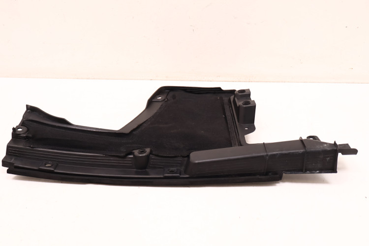 MASERATI LEVANTE 3.0 V6 OSŁONA PASA PRZEDNIEGO PRAWA PRZÓD