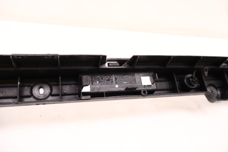 MASERATI LEVANTE ŚLIZG ZDERZAKA TYŁ 670032729