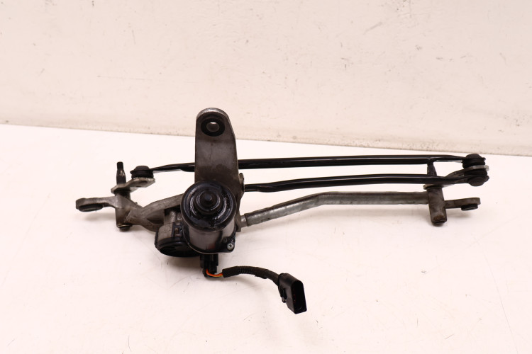 MASERATI LEVANTE MECHANIZM WYCIERACZEK