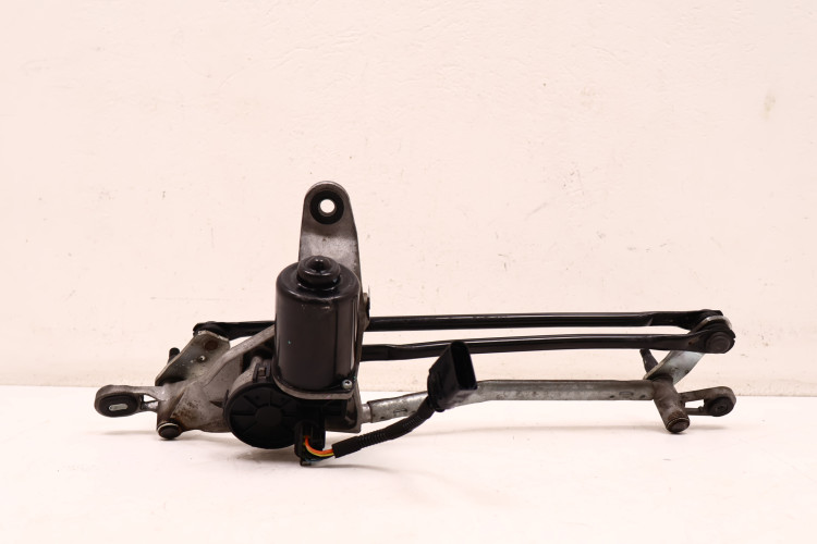 MASERATI LEVANTE MECHANIZM WYCIERACZEK