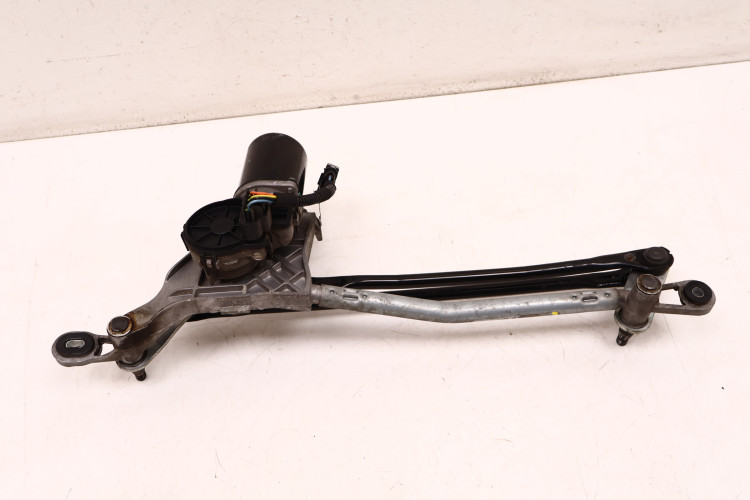 MASERATI LEVANTE MECHANIZM WYCIERACZEK