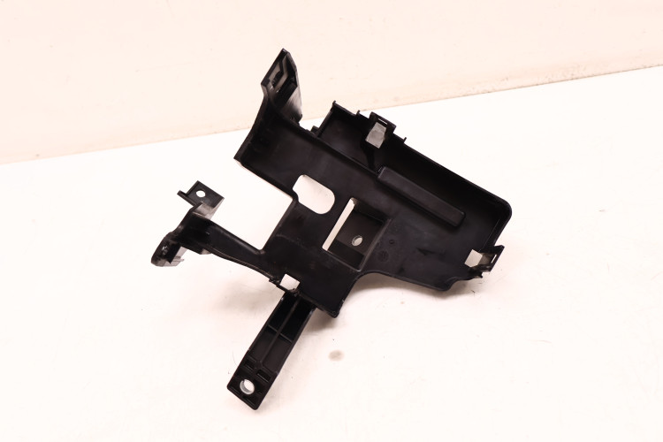 MASERATI LEVANTE 3.0 V6 PODSTAWA SKRZYNKI BEZPIECZNIKÓW 670036938