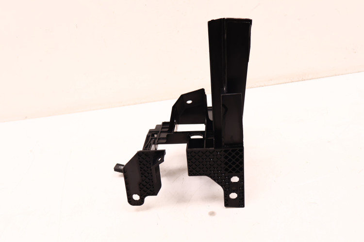 MASERATI LEVANTE 3.0 V6 PODSTAWA SKRZYNKI BEZPIECZNIKÓW 670036938