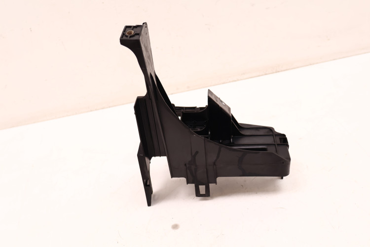 MASERATI LEVANTE 3.0 V6 PODSTAWA SKRZYNKI BEZPIECZNIKÓW 670036938