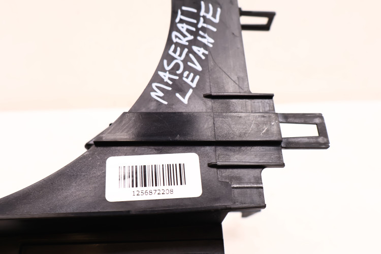 MASERATI LEVANTE 3.0 V6 PODSTAWA SKRZYNKI BEZPIECZNIKÓW 670036938