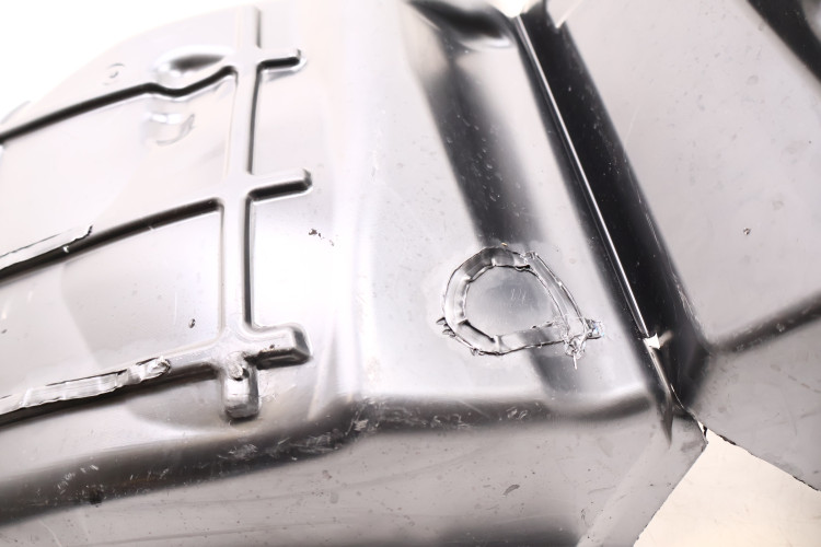 MASERATI LEVANTE NADKOLE PRAWE TYŁ 670032677