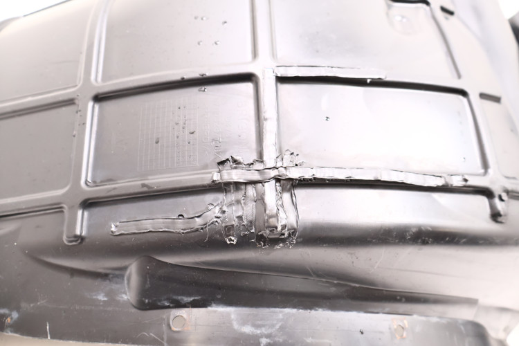 MASERATI LEVANTE NADKOLE PRAWE TYŁ 670032677