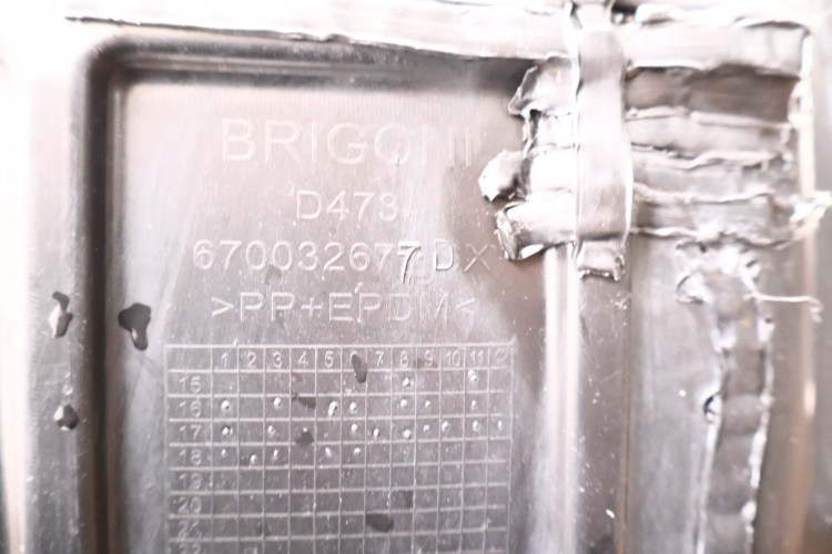 MASERATI LEVANTE NADKOLE PRAWE TYŁ 670032677