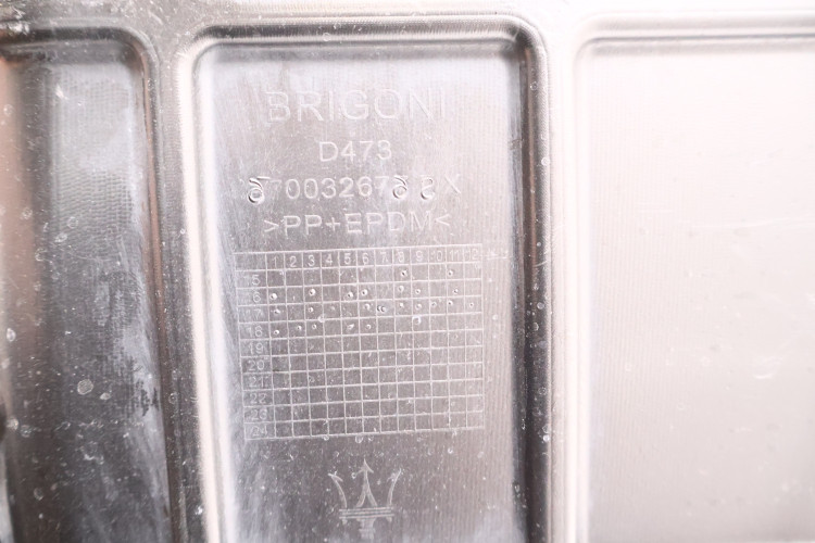 MASERATI LEVANTE NADKOLE LEWE TYŁ 670032676