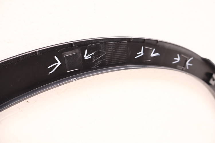 MASERATI LEVANTE LISTWA BŁOTNIKA LEWA TYŁ 672 670049027