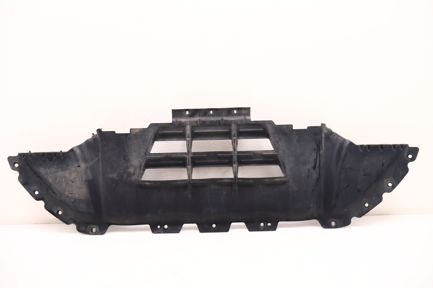 MASERATI LEVANTE PŁYTA OSŁONA POD ZDERZAK 670032424