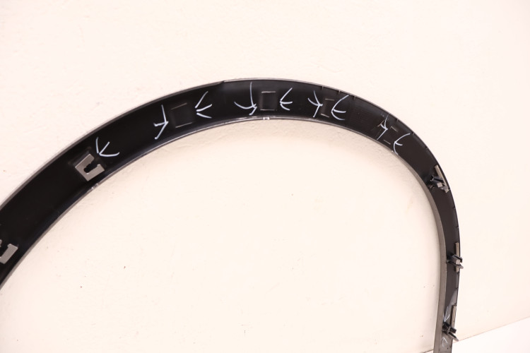 MASERATI LEVANTE LISTWA BŁOTNIKA PRAWA TYŁ 672 670049026