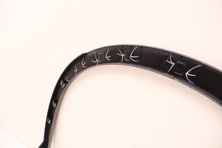 MASERATI LEVANTE LISTWA BŁOTNIKA PRAWA TYŁ 672 670049026