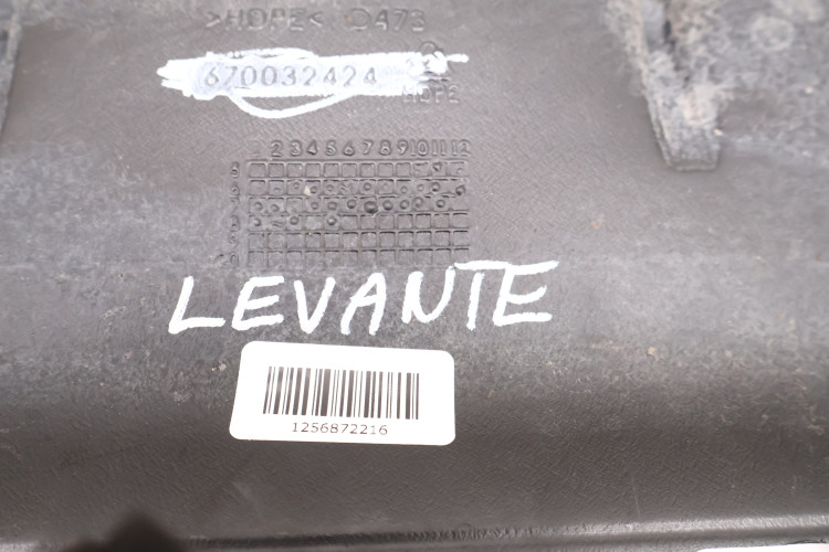 MASERATI LEVANTE PŁYTA OSŁONA POD ZDERZAK 670032424