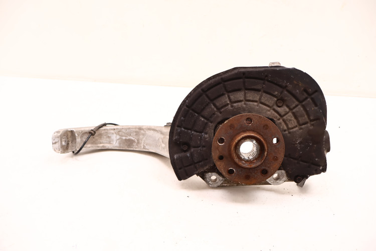 MASERATI LEVANTE 3.0 V6 ZWROTNICA LEWA PRZÓD 670032053