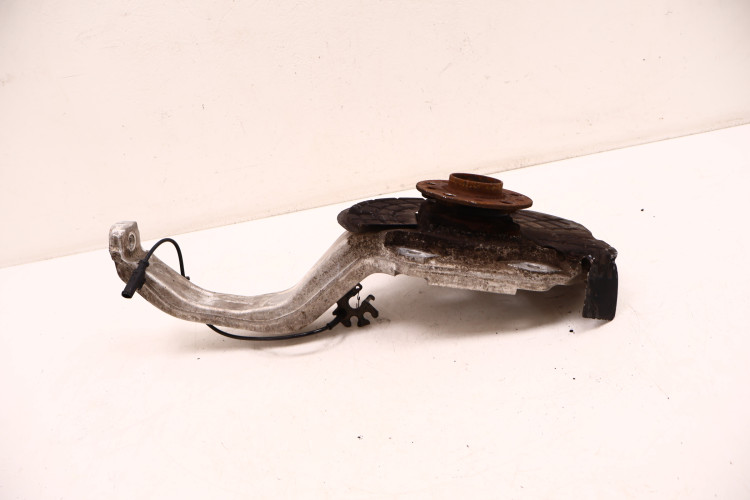 MASERATI LEVANTE 3.0 V6 ZWROTNICA LEWA PRZÓD 670032053