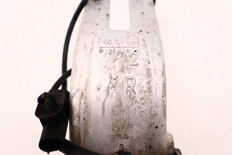 MASERATI LEVANTE 3.0 V6 ZWROTNICA PRAWA PRZÓD 670032052