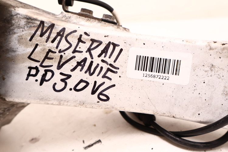 MASERATI LEVANTE 3.0 V6 ZWROTNICA PRAWA PRZÓD 670032052