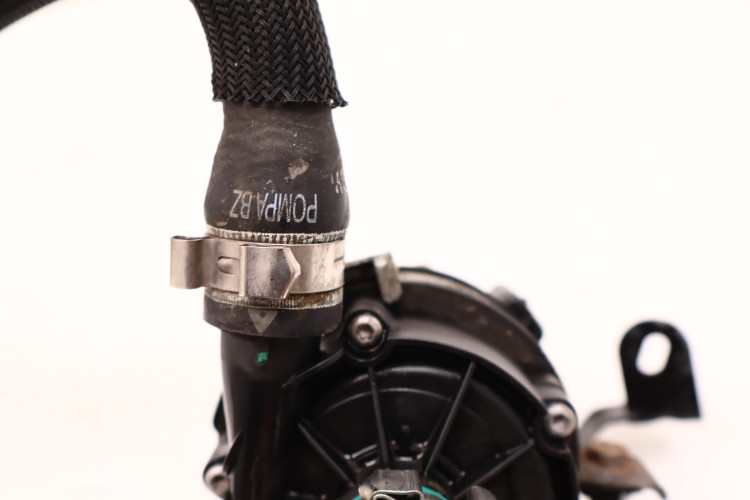 MASERATI LEVANTE 3.0 V6 POMPA WODY 670005347