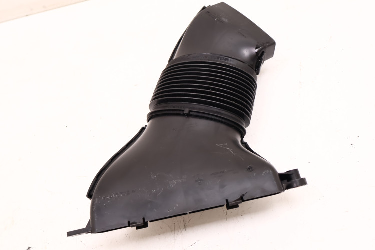 MASERATI LEVANTE 3.0 V6 WLOT DOLOT POWIETRZA PRAWY 670031925